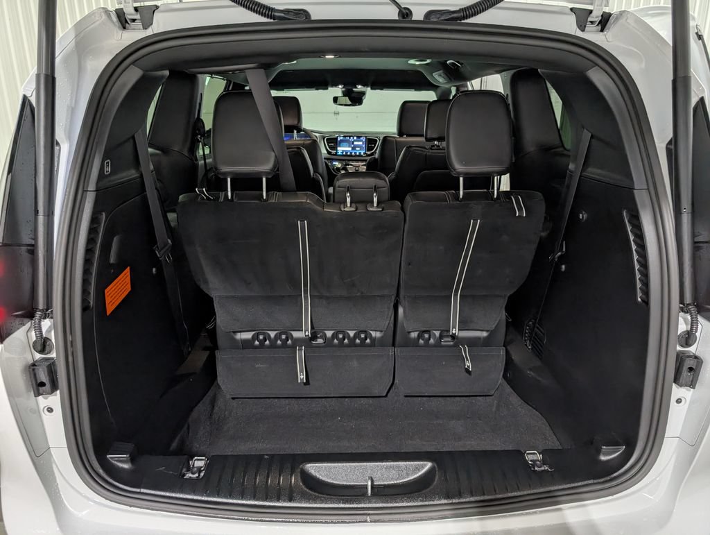 Used 2027 Chrysler Pacifica Select FWD image 23