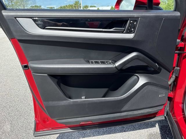 Used 2024 Porsche Cayenne Coupe AWD/4WD image 19