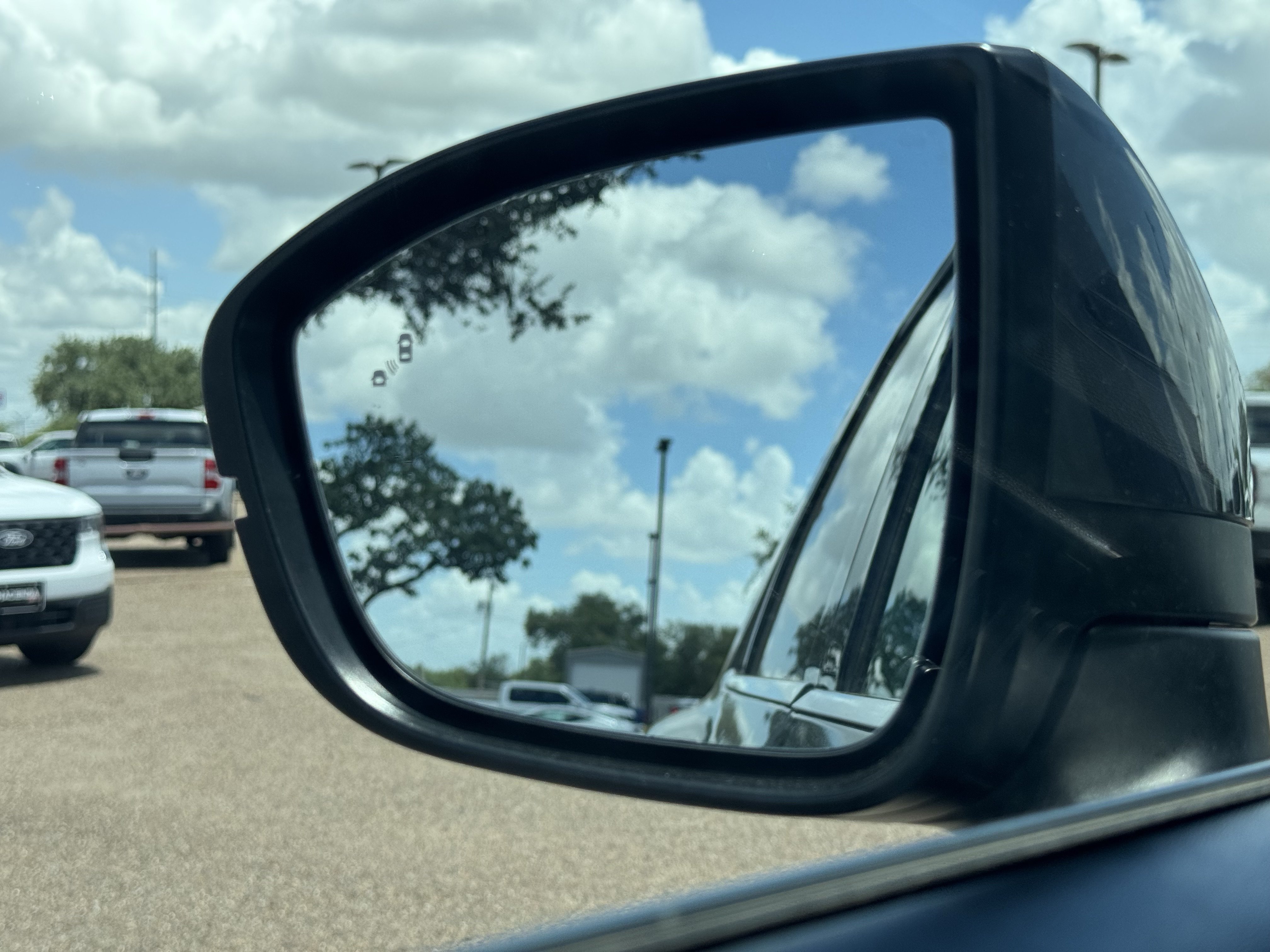 Used 2022 Nissan Pathfinder SV FWD image 19