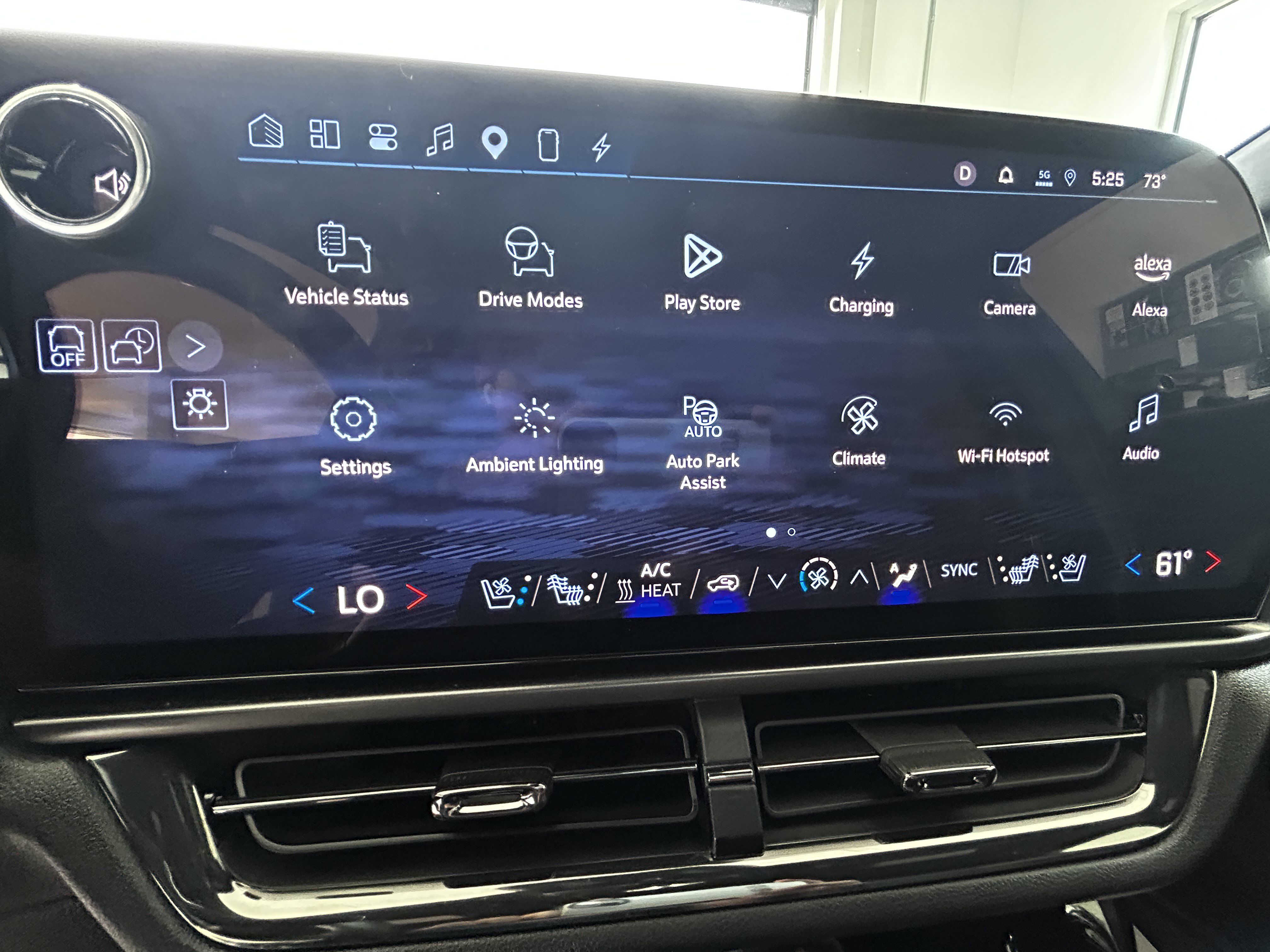 Used 2025 Chevrolet Equinox EV RS w/ Active Safety Package 3 AWD/4WD image 15