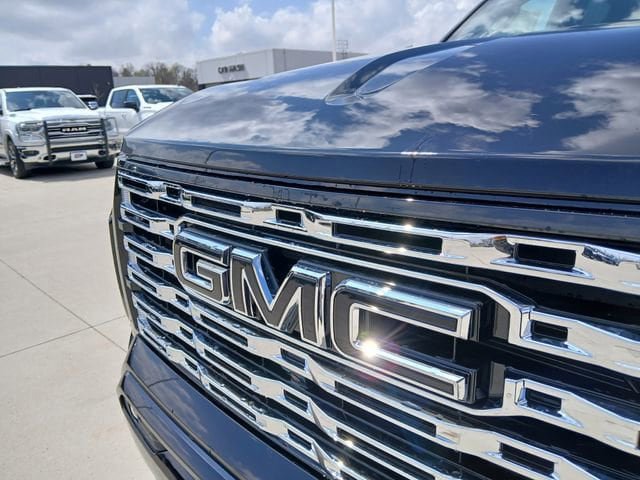 New 2026 GMC Canyon Denali w/ LPO, Denali Black Edition AWD/4WD image 34