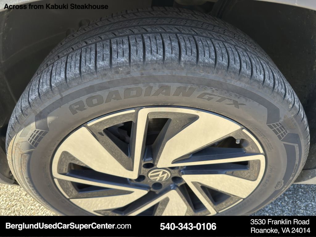 Used 2025 Volkswagen Atlas SE image 35