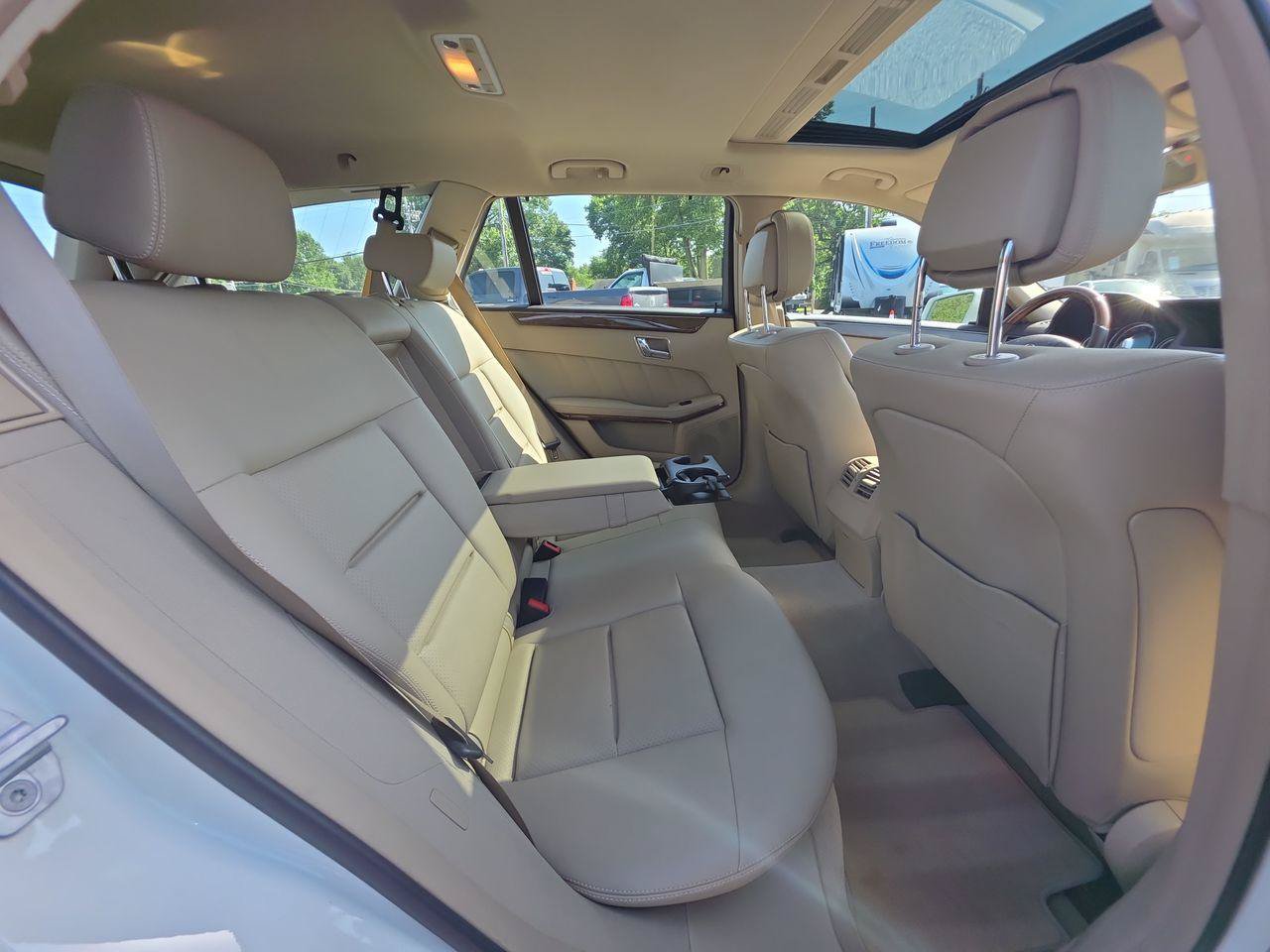 Used 2011 Mercedes-Benz E 350 4MATIC Wagon image 7
