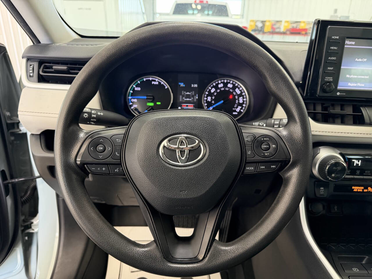Used 2022 Toyota RAV4 XLE AWD/4WD image 17