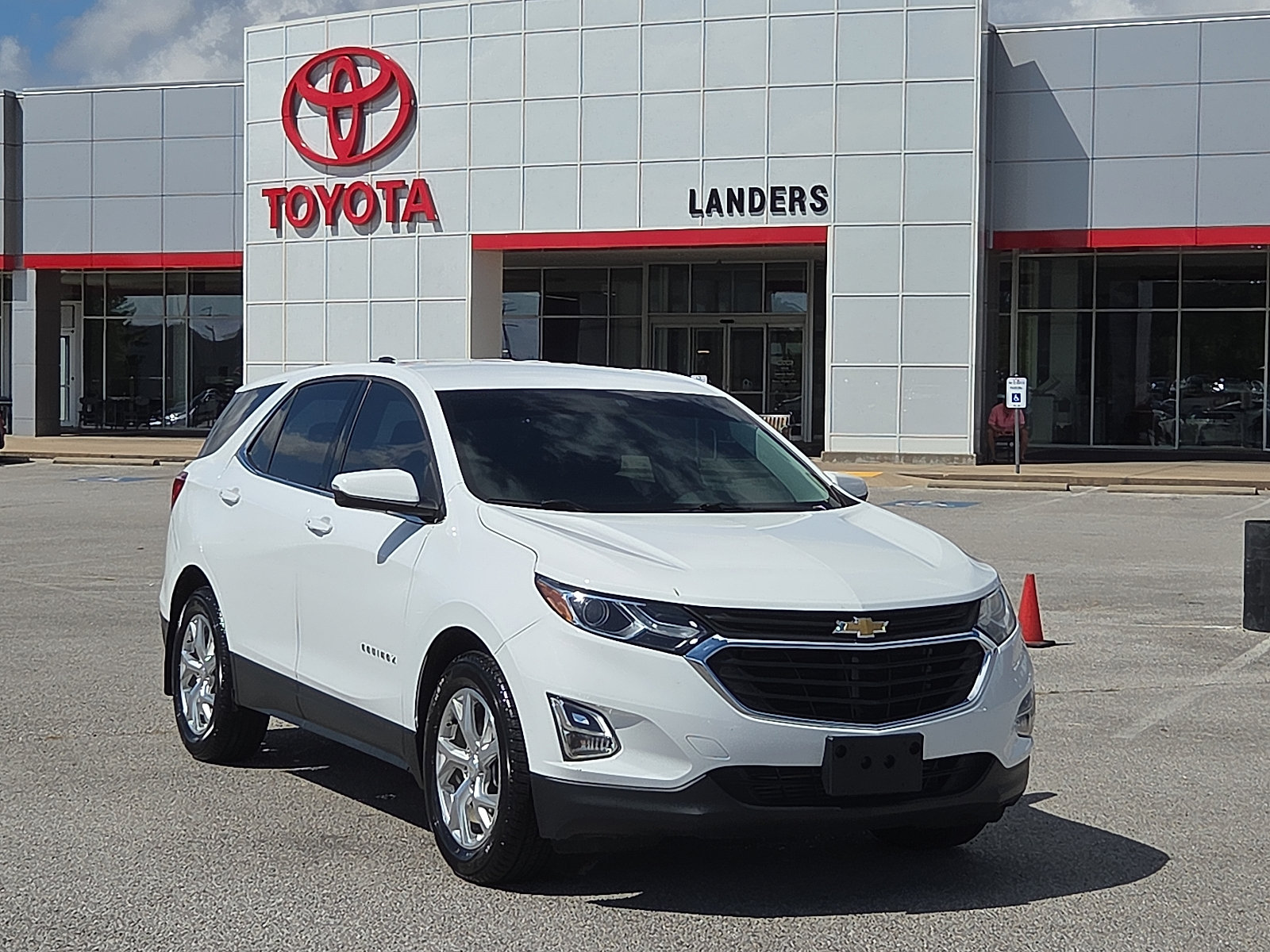 Used 2018 Chevrolet Equinox LT FWD image 1