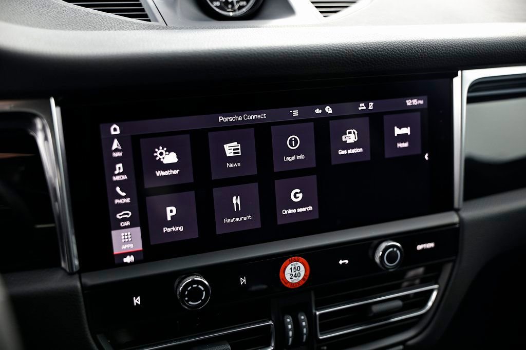 Certified 2025 Porsche Macan image 37