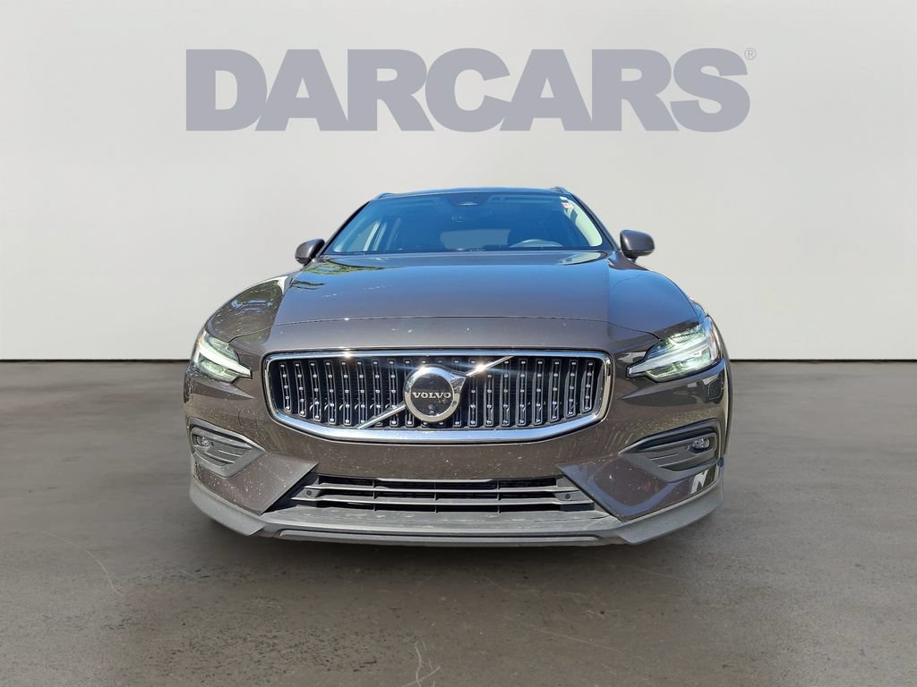 Used 2025 Volvo V60 B5 Cross Country Plus AWD/4WD image 2