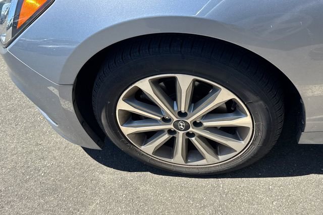 Used 2017 Hyundai Sonata Limited w/ Tech Package 03 FWD image 4