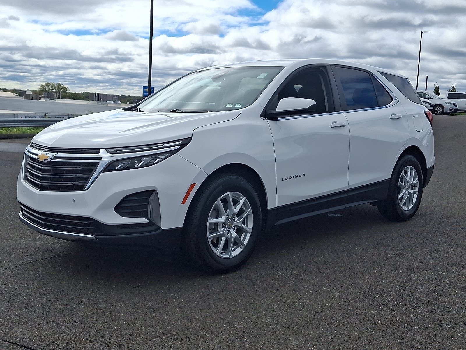Used 2024 Chevrolet Equinox LT FWD image 3