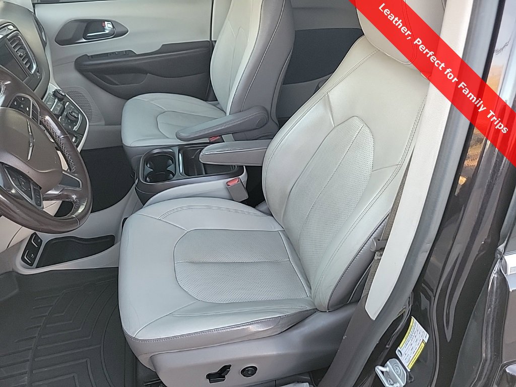 Used 2019 Chrysler Pacifica Touring-L image 19