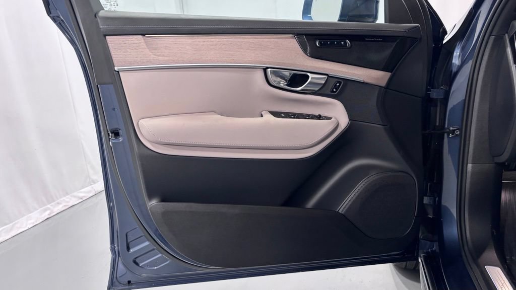 Certified 2026 Volvo XC90 B6 Plus AWD/4WD image 16