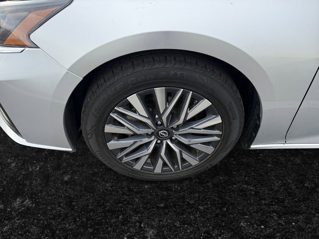 Used 2024 Nissan Altima 2.5 SV image 9