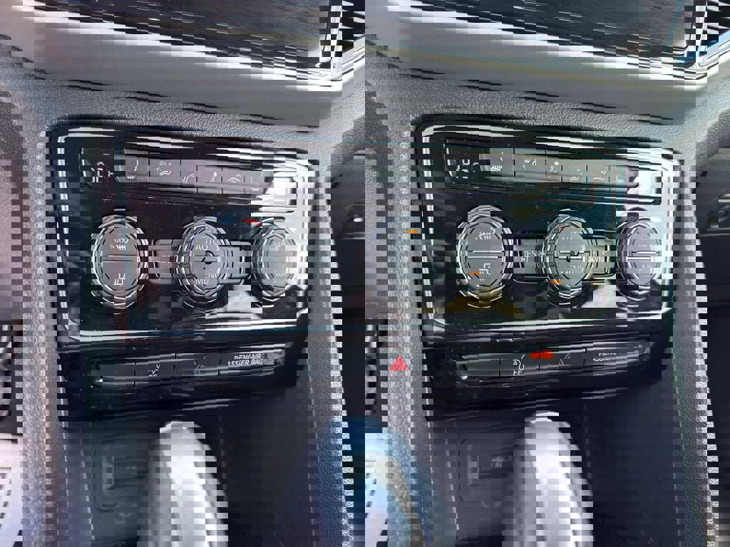 Used 2023 Volkswagen Atlas SE image 16