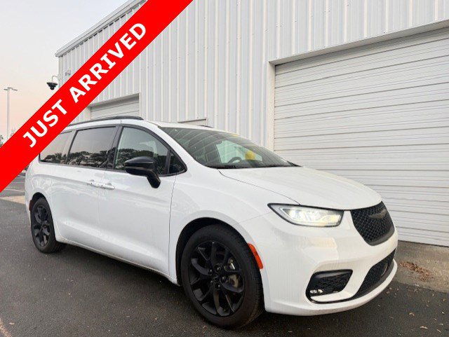 Used 2025 Chrysler Pacifica Limited FWD image 47