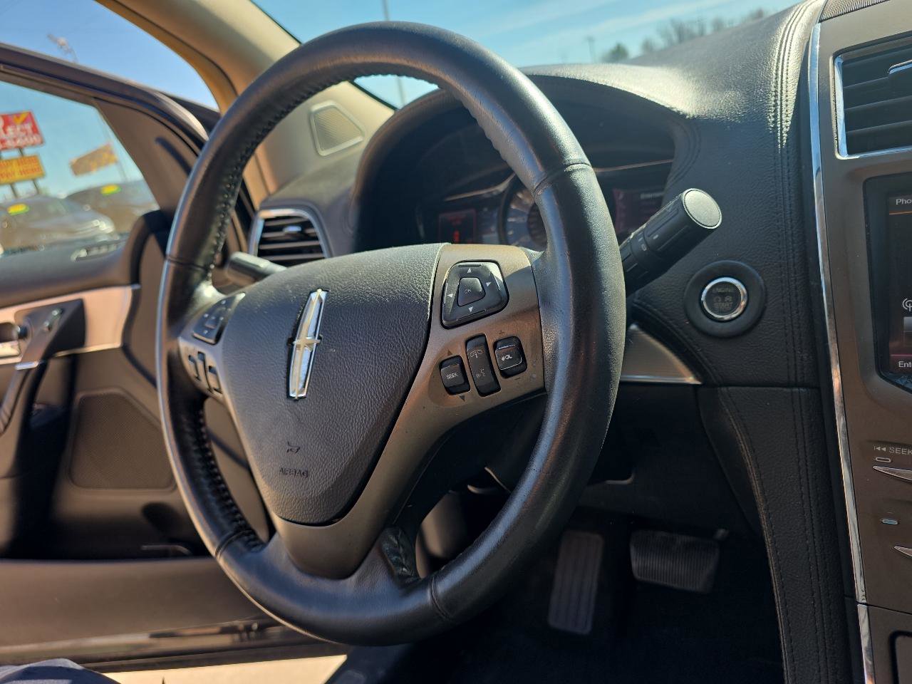 Used 2012 Lincoln MKX FWD image 13