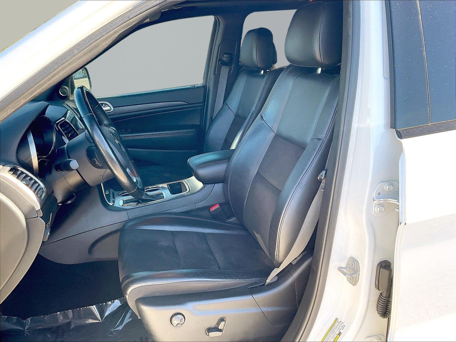 Used 2021 Jeep Grand Cherokee Altitude AWD/4WD image 12