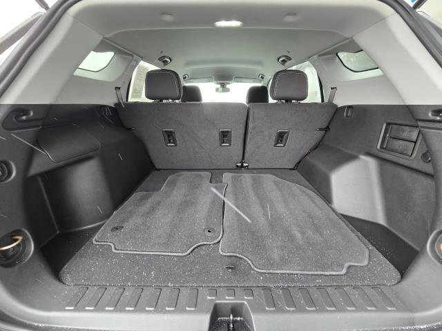 Used 2023 GMC Terrain SLE image 8