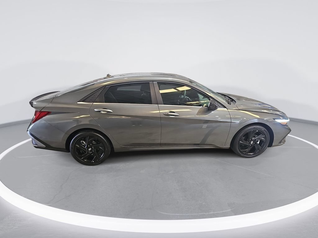 New 2026 Hyundai Elantra SEL Sport Premium FWD image 4