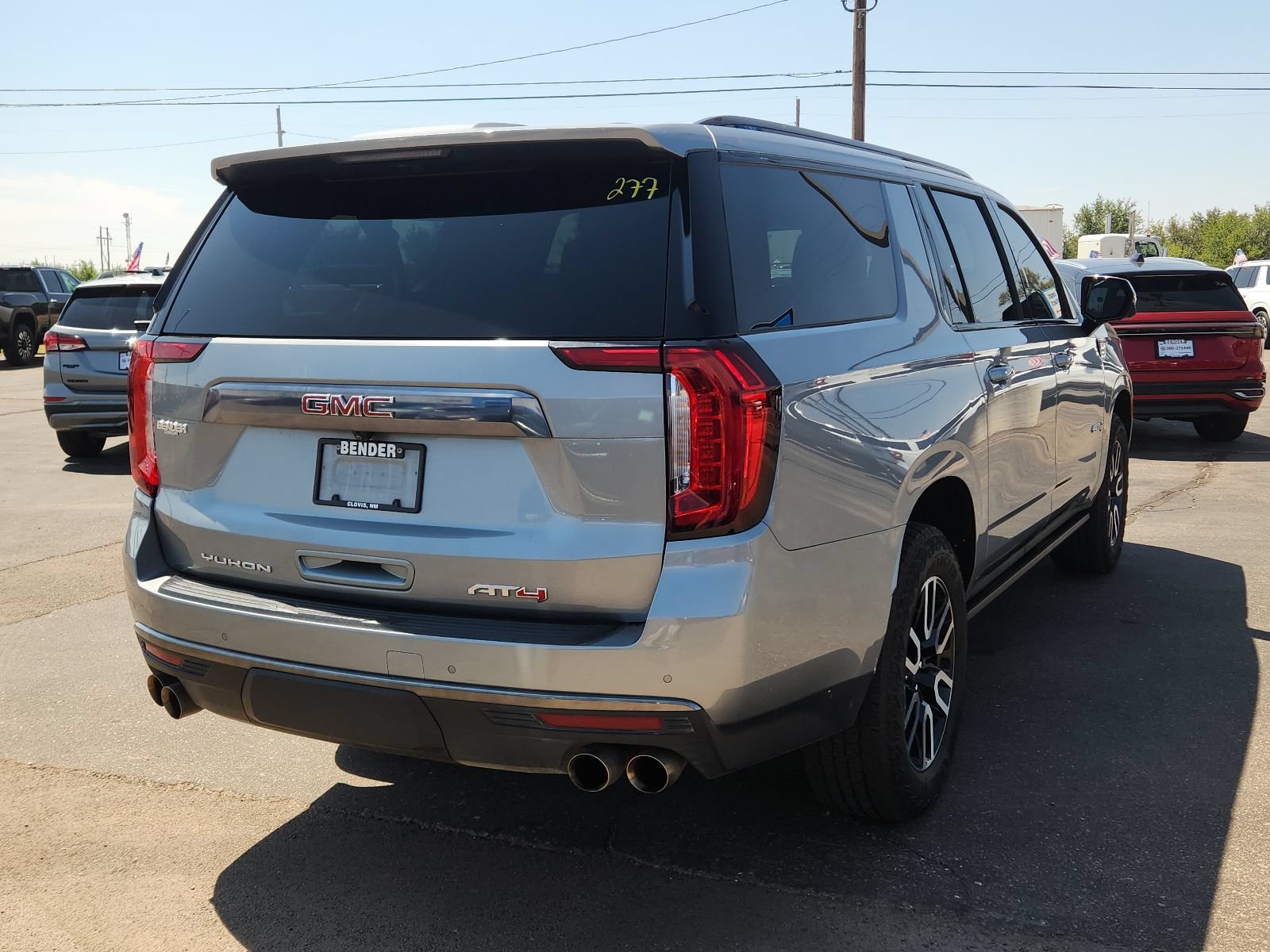 Used 2024 GMC Yukon XL AT4 w/ AT4 Premium Package AWD/4WD image 4