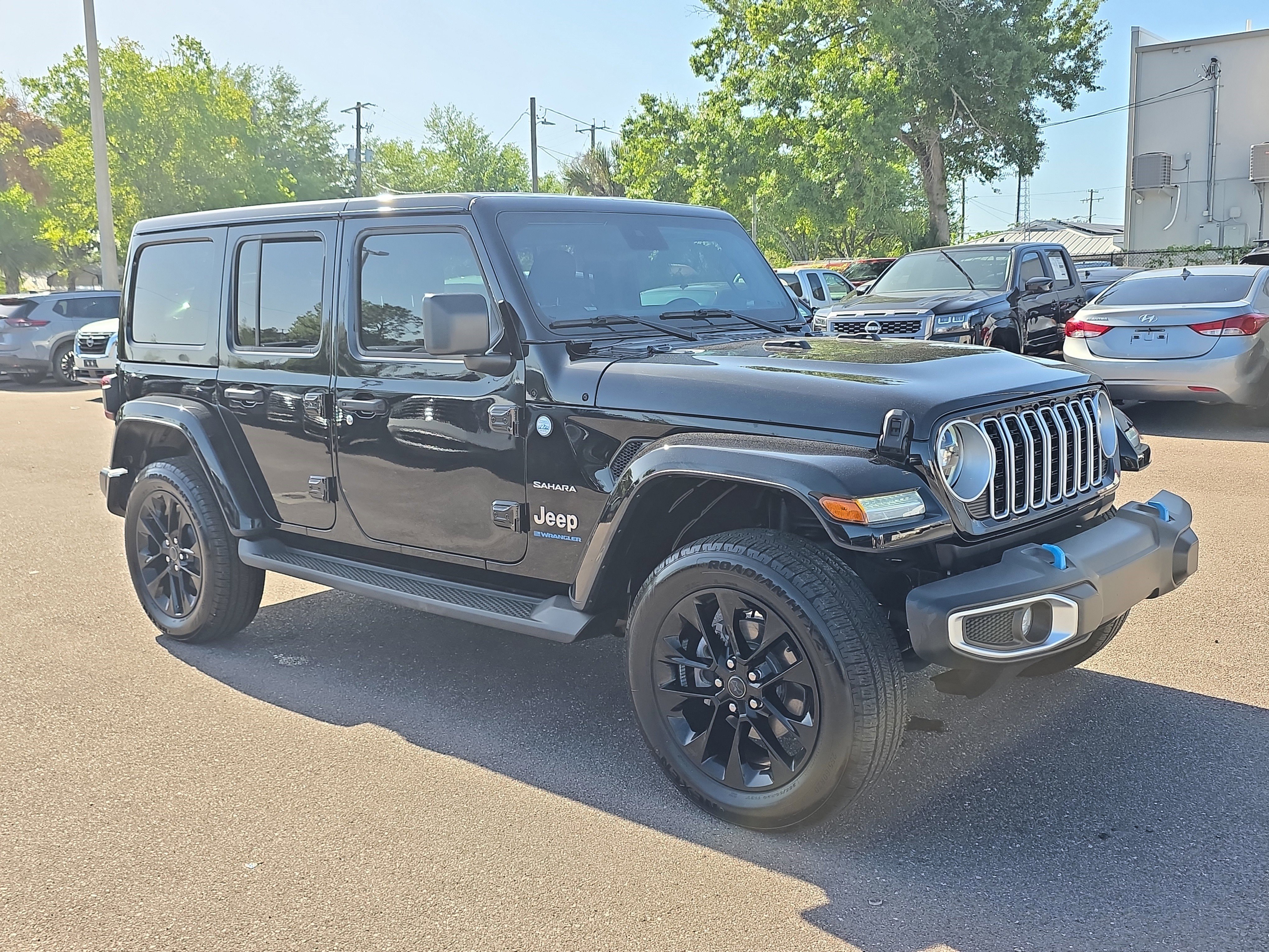 Used 2024 Jeep Wrangler Sahara w/ Safety Group image 10