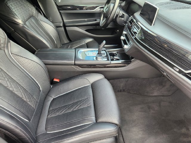 Used 2022 BMW 750i xDrive w/ M Sport Package AWD/4WD image 11