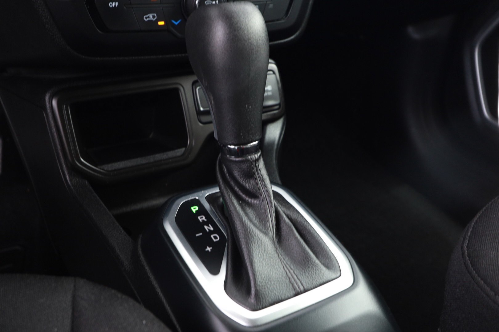 Used 2021 Jeep Renegade Latitude FWD image 16