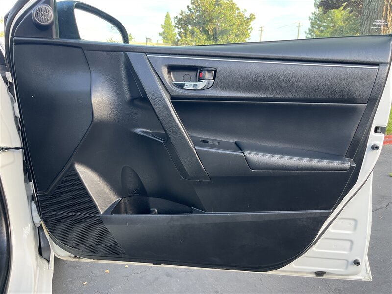 Used 2018 Toyota Corolla XLE w/ Carpet Mat Package (TMS) FWD image 38