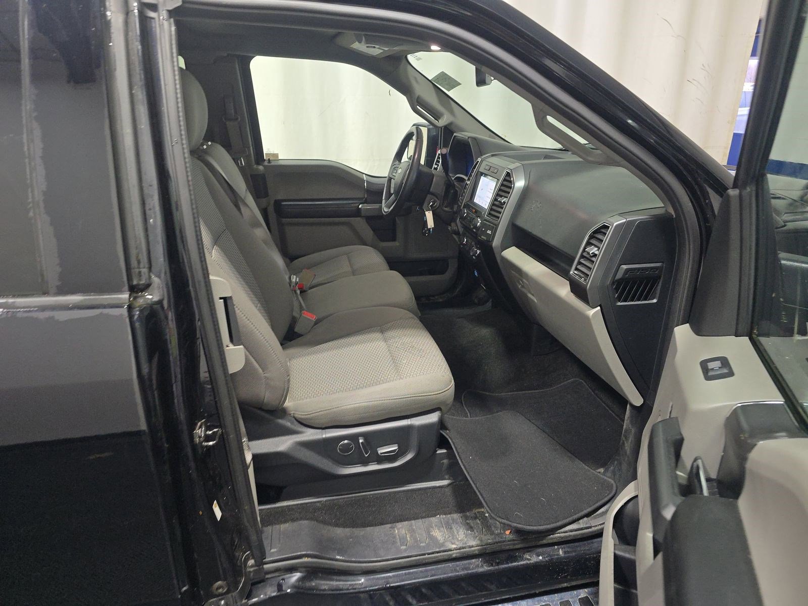 Used 2018 Ford F150 XLT w/ Equipment Group 302A Luxury image 8