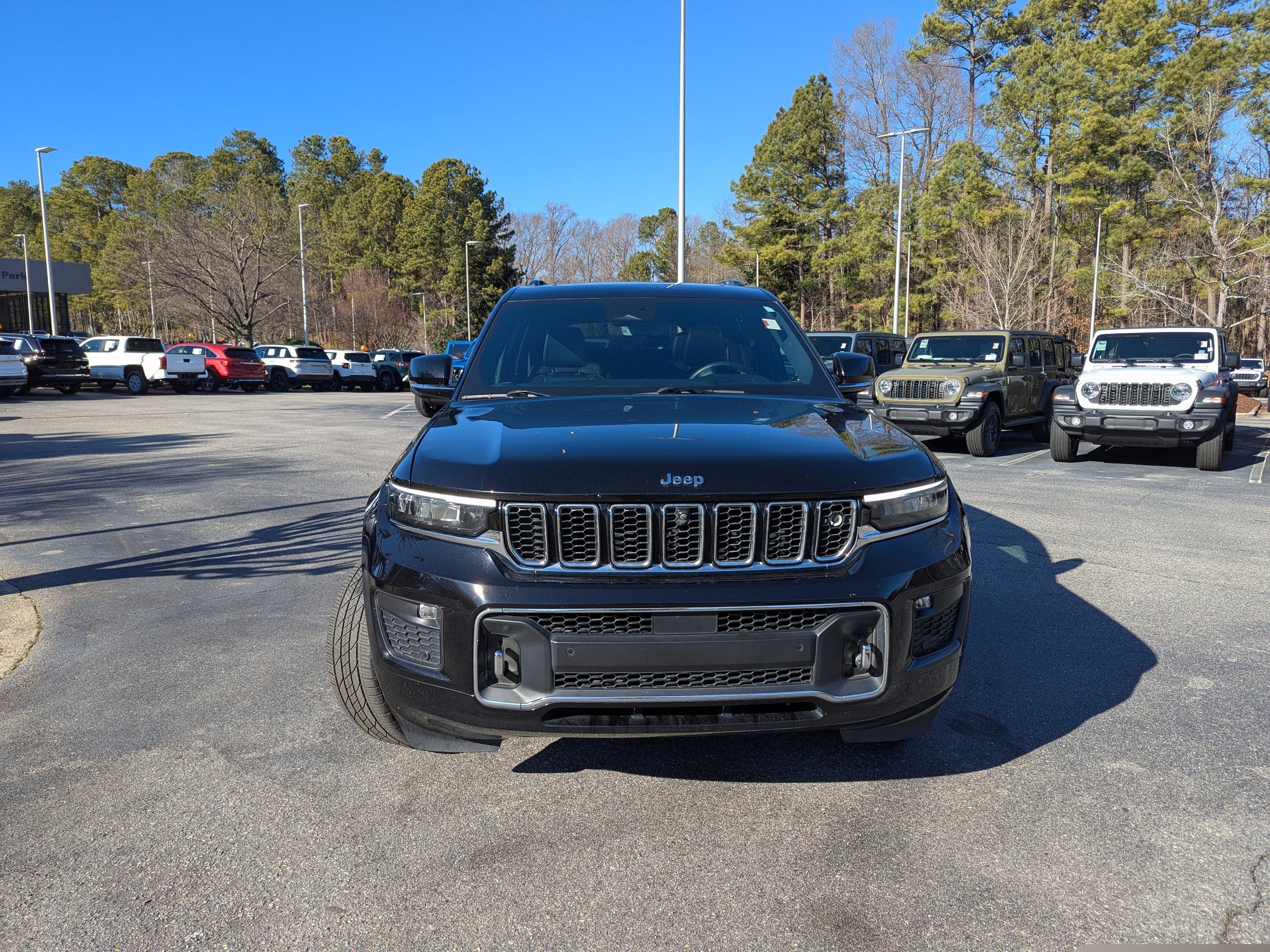 Used 2021 Jeep Grand Cherokee L Overland w/ Advanced Protech Group III image 2