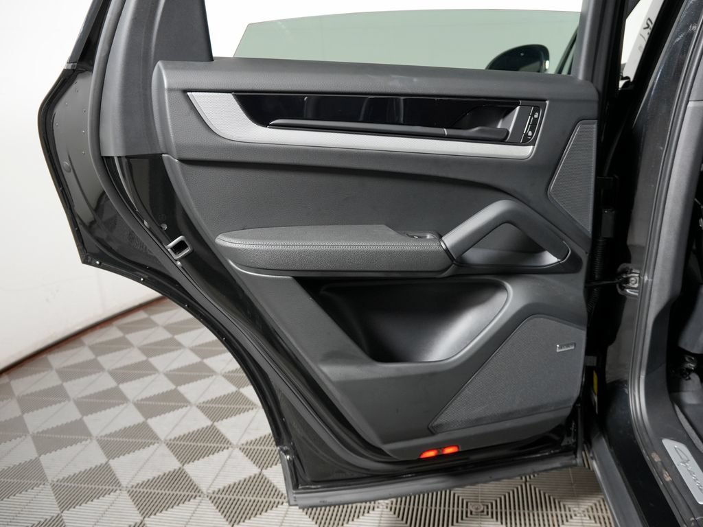 Certified 2024 Porsche Cayenne AWD/4WD image 37