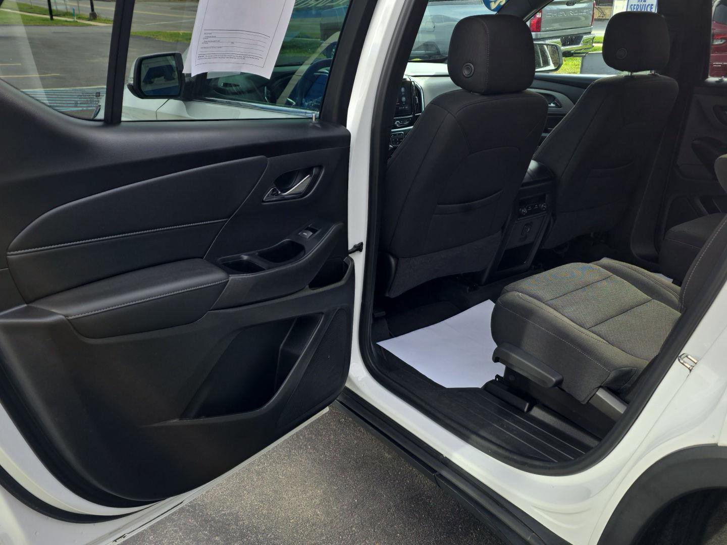Used 2023 Chevrolet Traverse LT image 19