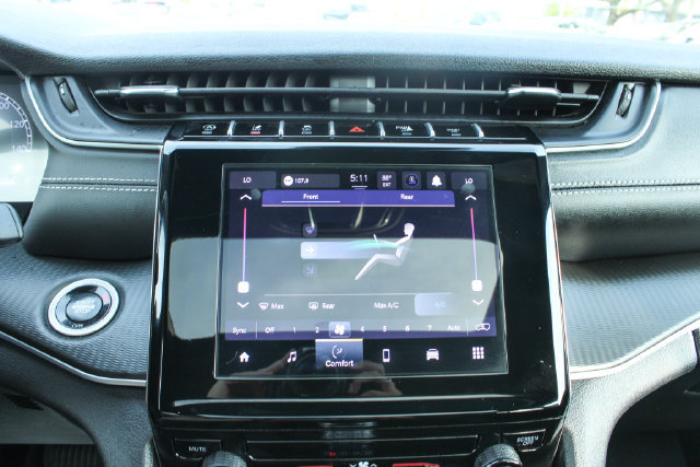 Used 2025 Jeep Grand Cherokee L Laredo AWD/4WD image 20