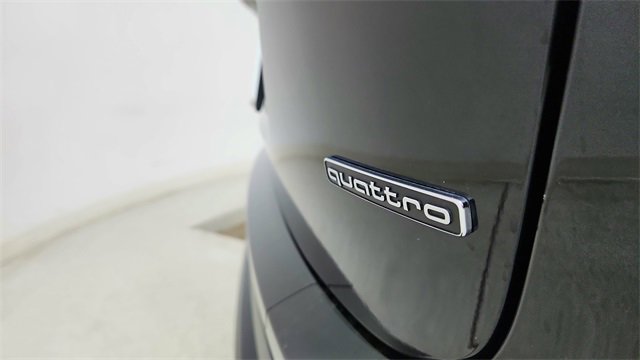 Used 2025 Audi Q4 e-tron Premium w/ Convenience Package image 19