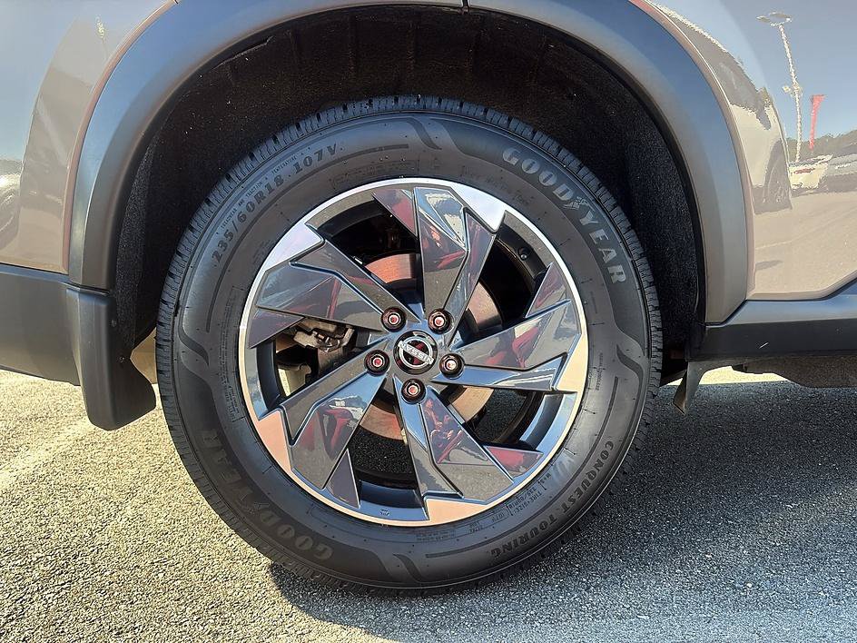Certified 2025 Nissan Rogue SV AWD/4WD image 34