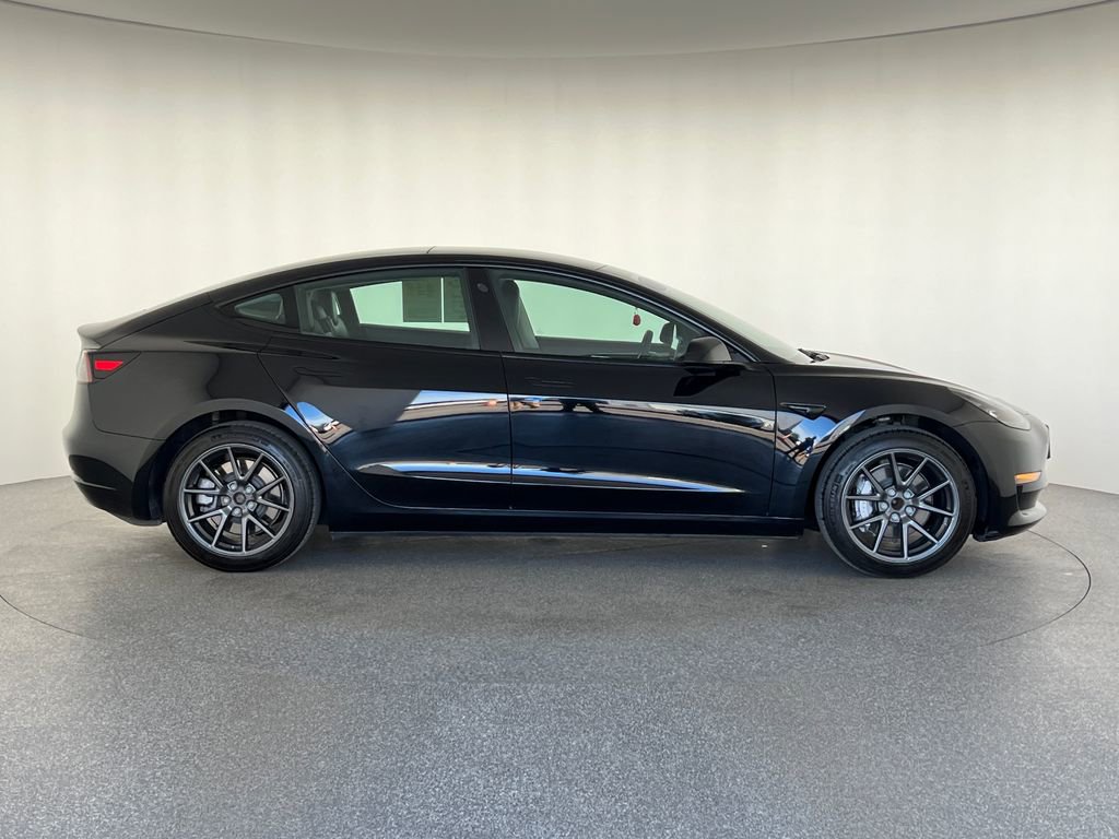 Used 2023 Tesla Model 3 Standard Range image 2