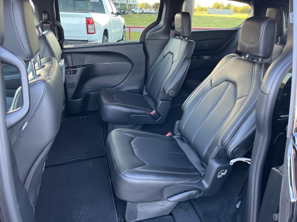 New 2026 Chrysler Pacifica Select w/ S Appearance Package image 42