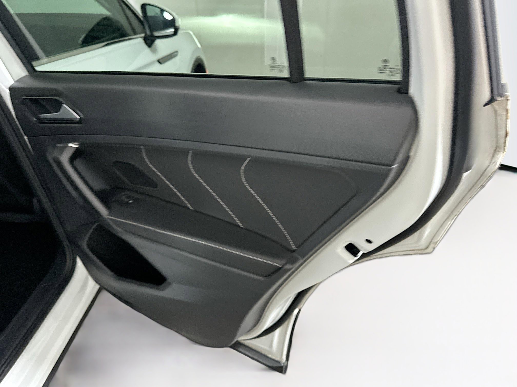 Used 2022 Volkswagen Tiguan SE image 30