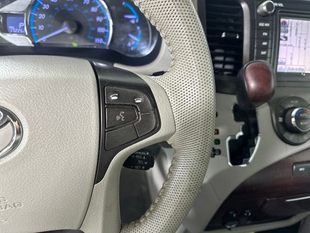Used 2011 Toyota Sienna XLE image 16