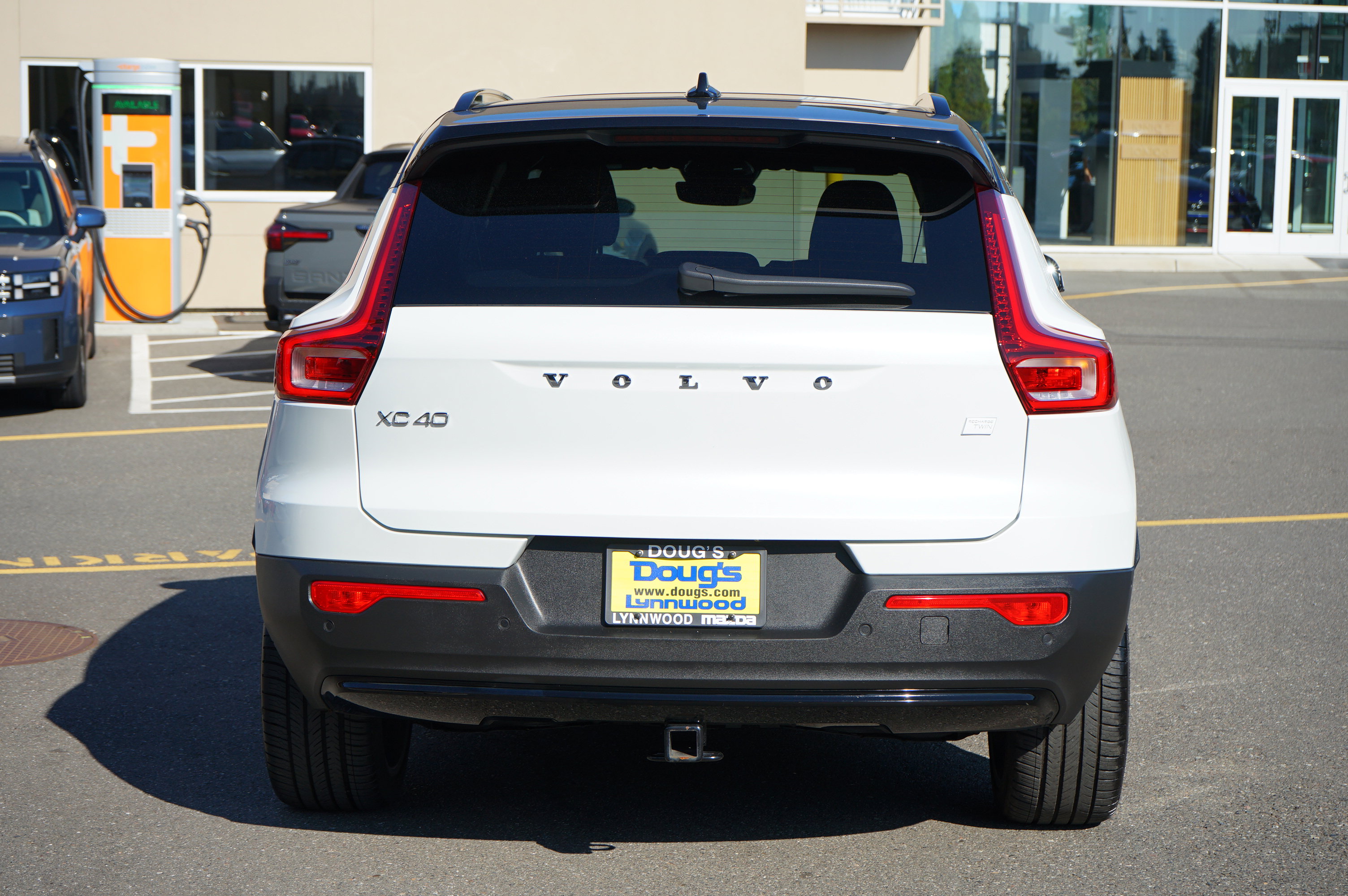 Used 2023 Volvo XC40 Recharge Ultimate image 4
