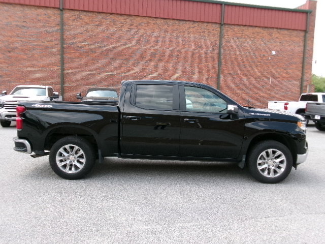 Used 2025 Chevrolet Silverado 1500 LT image 2