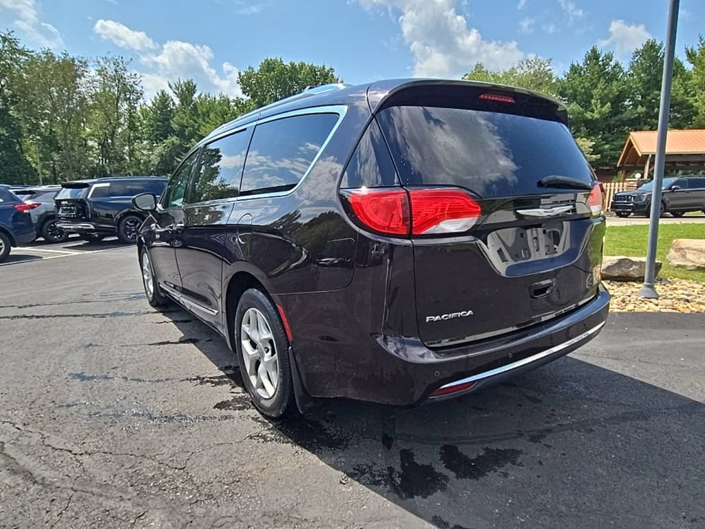 Used 2017 Chrysler Pacifica Touring-L Plus w/ Tire & Wheel Group FWD image 6