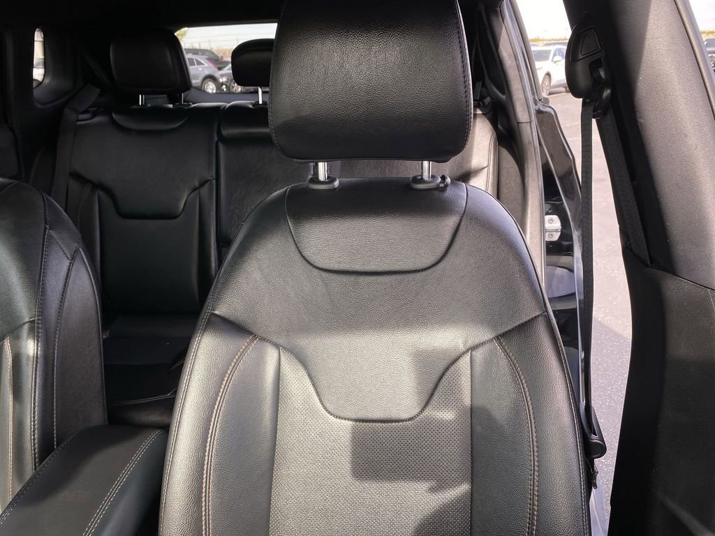 Used 2023 Jeep Compass Limited image 31