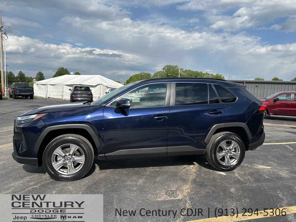Used 2025 Toyota RAV4 XLE AWD/4WD image 6