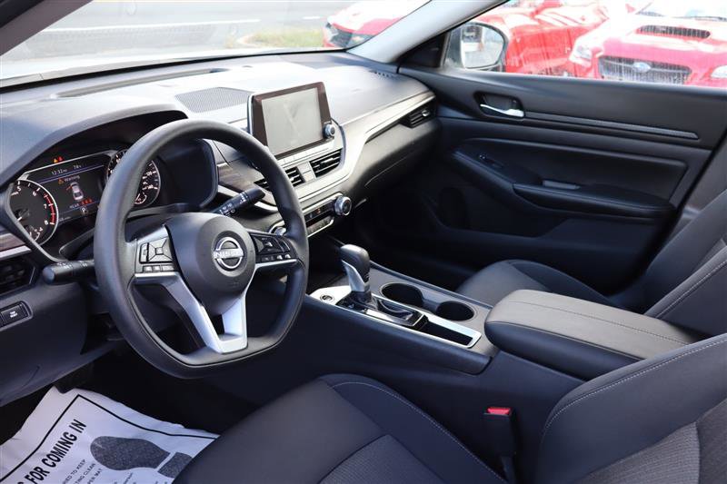 Used 2025 Nissan Altima 2.5 SV image 16