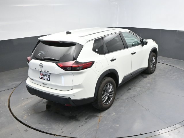 Used 2024 Nissan Rogue S FWD image 31