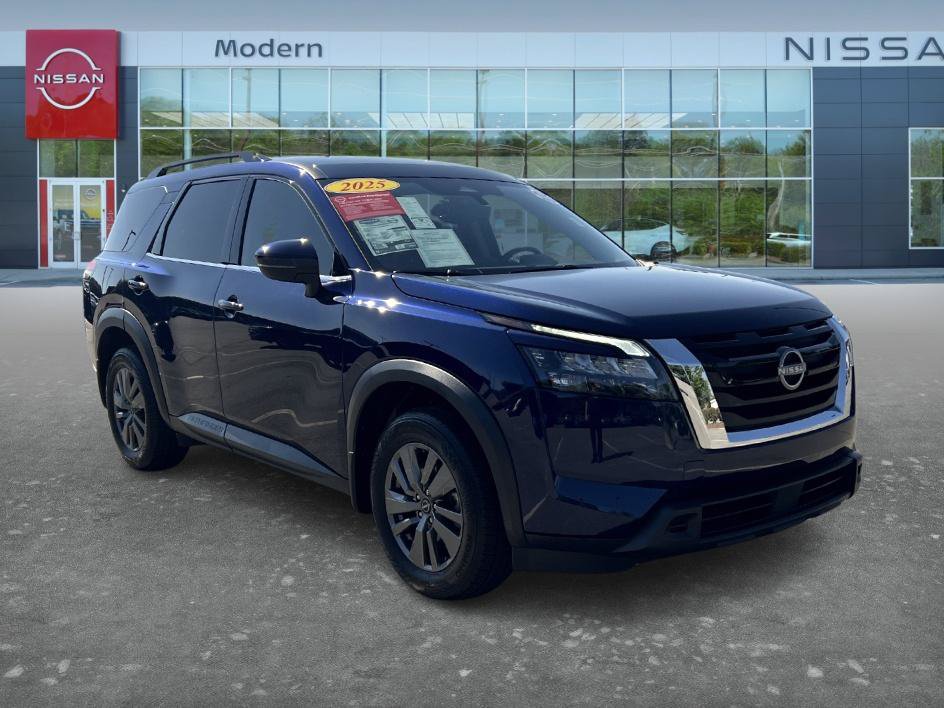 Certified 2025 Nissan Pathfinder SV FWD image 3