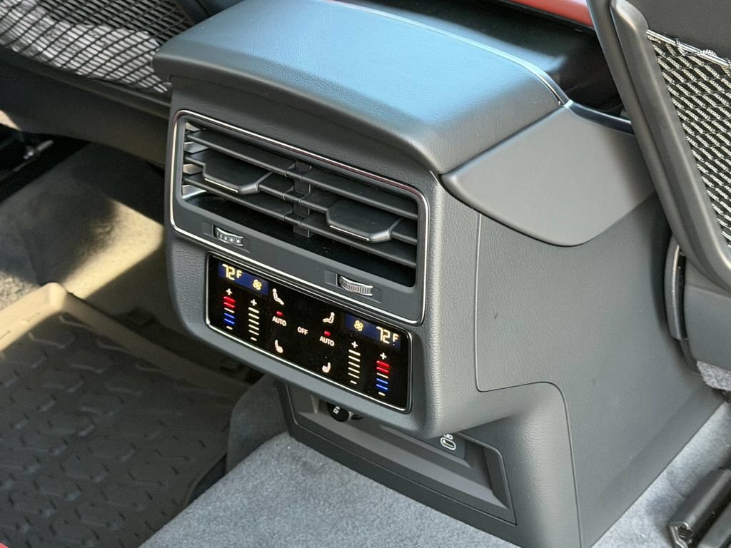 New 2026 Audi SQ7 Premium Plus AWD/4WD image 12