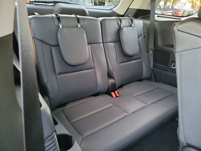 Used 2025 Ford Explorer Active w/ Active Comfort Package RWD image 19