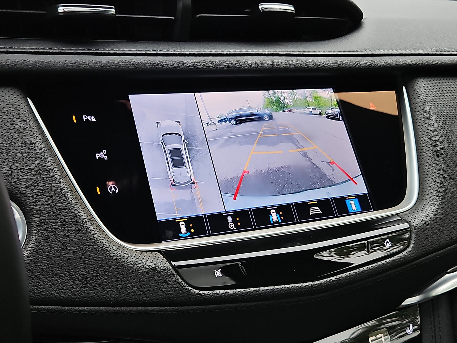 Used 2022 Cadillac XT5 Premium Luxury w/ Technology Package AWD/4WD image 18