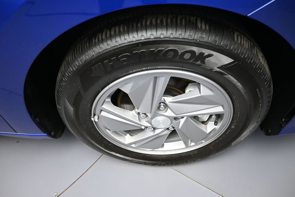 Used 2025 Hyundai Elantra SE FWD image 13